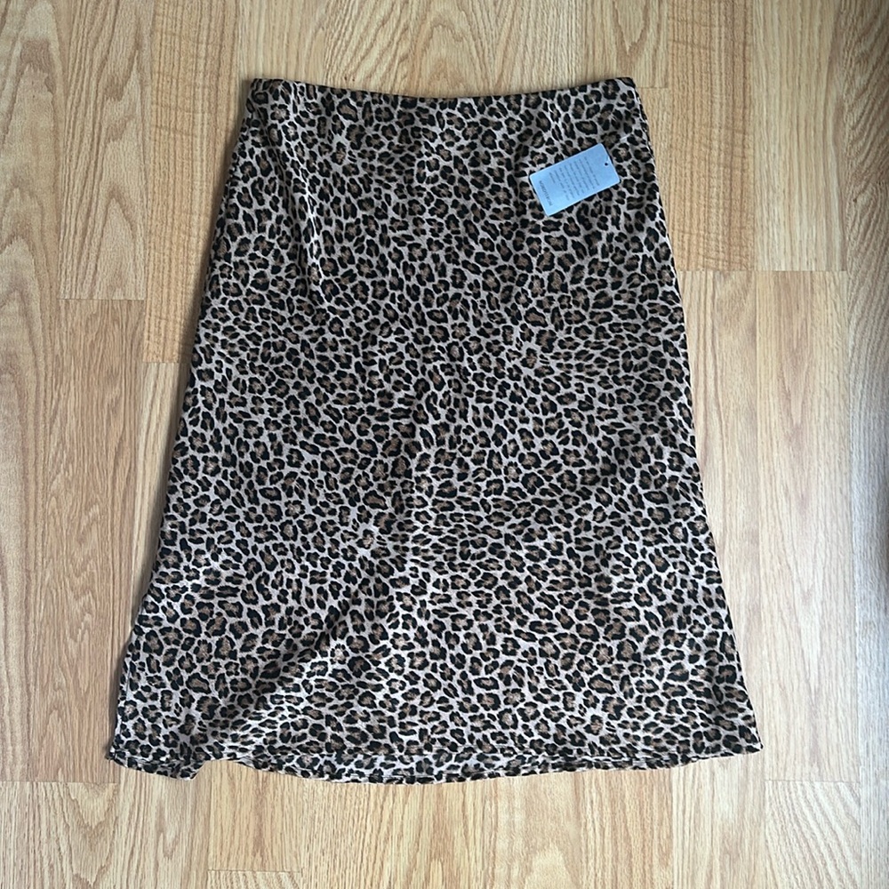 MIDI length cheetah print skirt